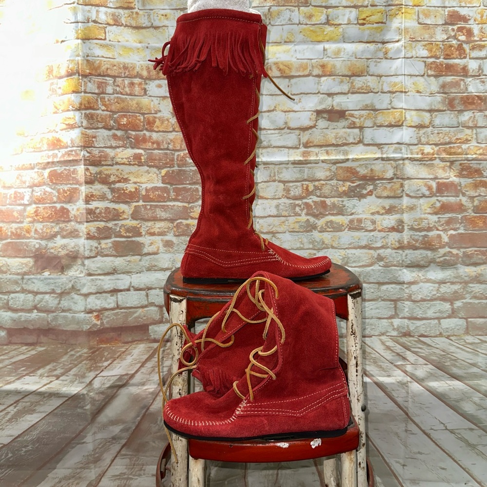 RED MINNETONKA LEATHER / SUEDE LACE UP BOOTS